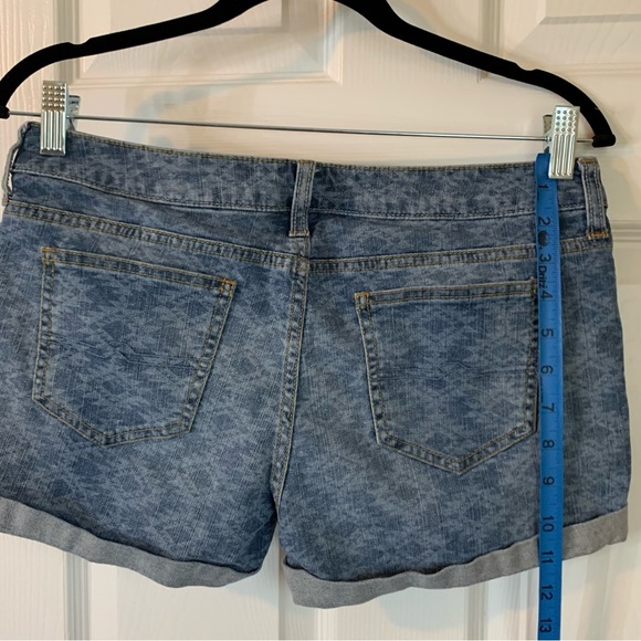 Arizona Jean Co. Tribal pattern Denim Shorts, size 7 - Picture 7 of 9